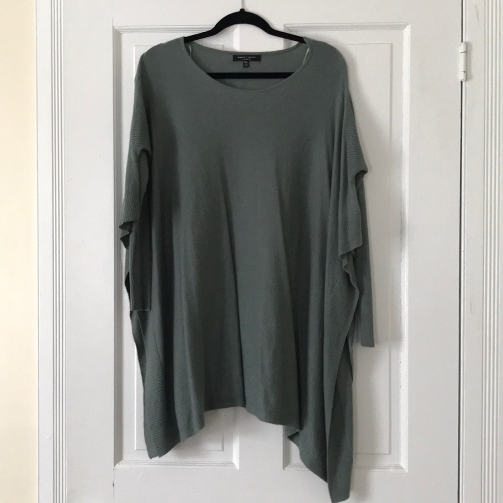 Long Sleeve Romeo and Juliet Couture Tunic M/L